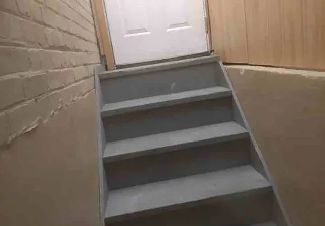 Basement stairs with no handrail: photo 1 from a Chicago inspection report