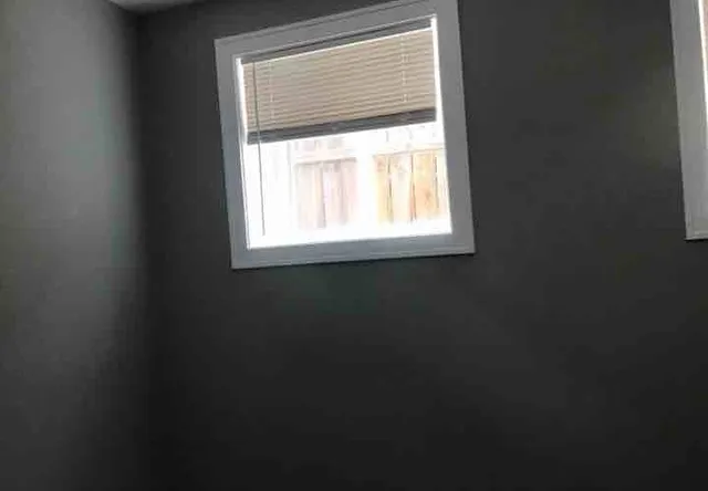 Basement bedroom has no emergency exit: photo 1 from a Chicago inspection report