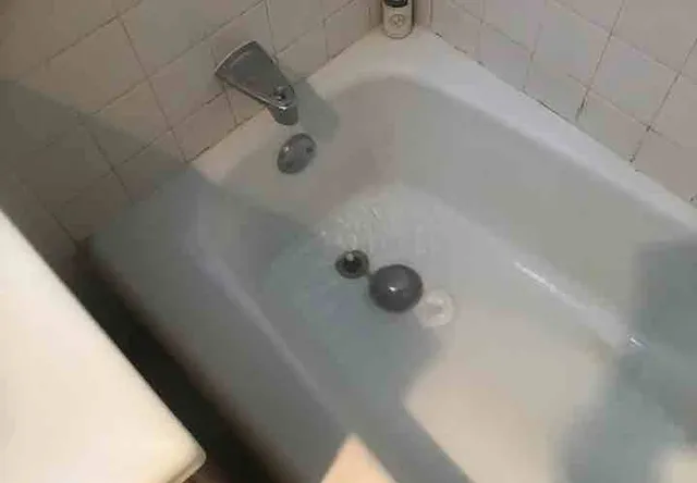 Tub slow to drain: photo 1 from a Chicago inspection report
