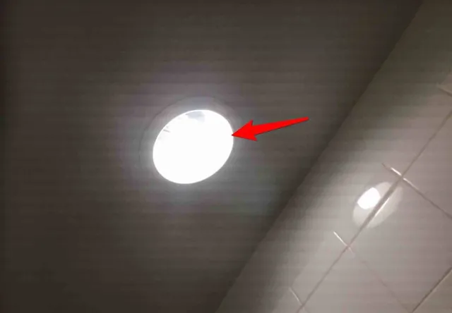 Light over the tub not rated for wet areas: photo 1 from a Chicago inspection report