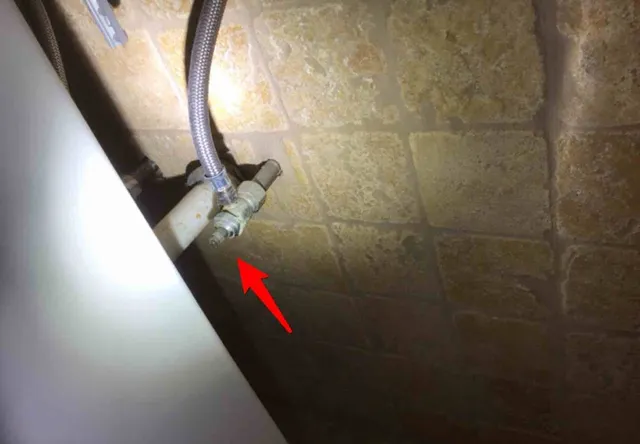 Broken shut-off valve under the sink: photo 1 from a Chicago inspection report
