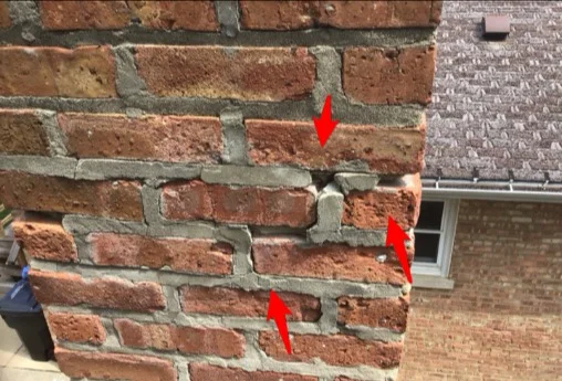Cracked mortar joints on a brick chimney (photo 2)