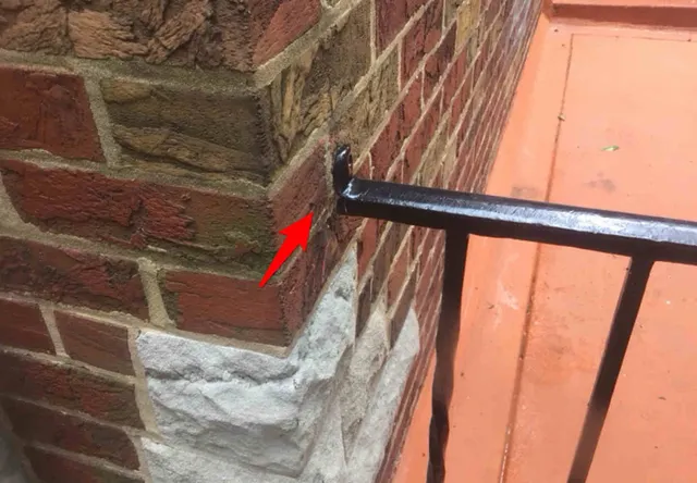Porch guardrail not attached to the house: photo 1 from a Chicago inspection report