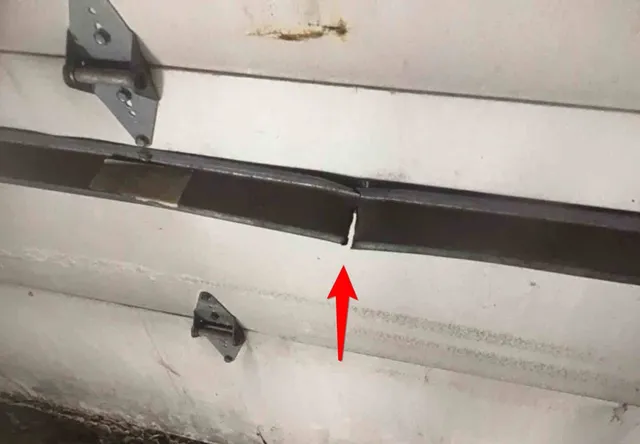 Cracked garage door panels: photo 1 from a Chicago inspection report