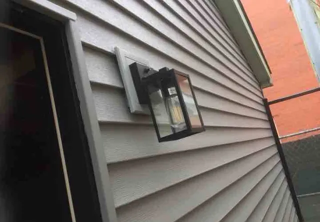 Garage light not working: photo 1 from a Chicago inspection report