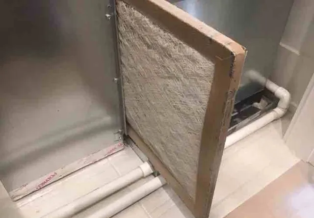 Clogged furnace filter: photo 1 from a Chicago inspection report