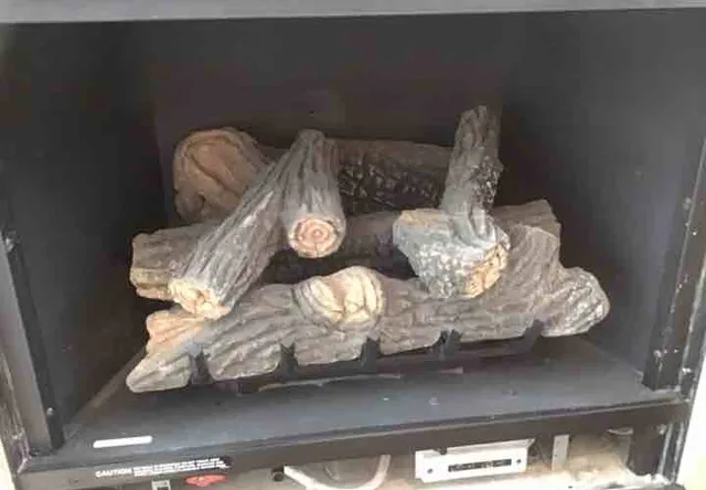 Gas fireplace flames won’t turn up: photo 1 from a Chicago inspection report
