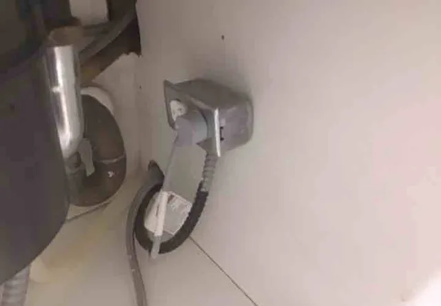 No GFCI protection on the outlet under the sink: photo 1 from a Chicago inspection report