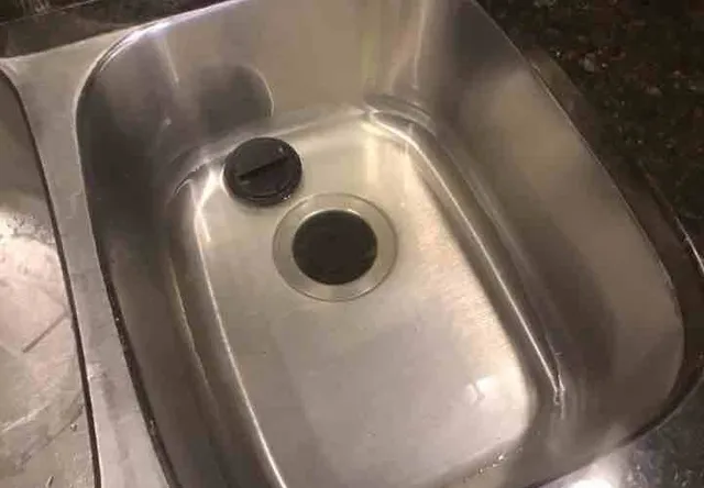 Sink slow to drain: photo 1 from a Chicago inspection report