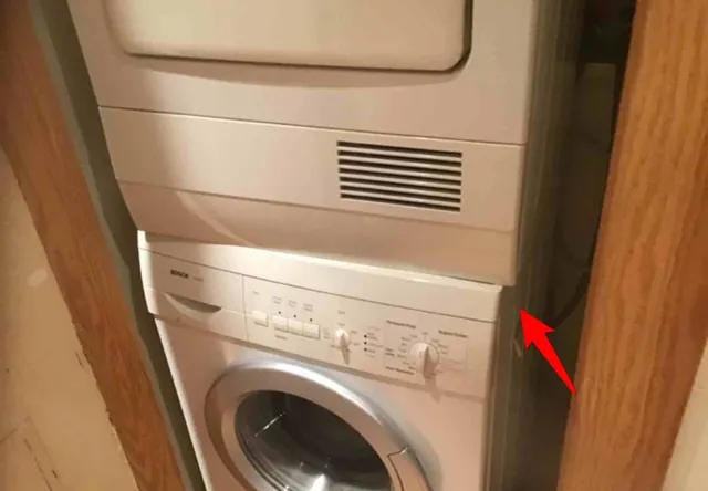 Stacked washer and dryer not fastened together: photo 1 from a Chicago inspection report