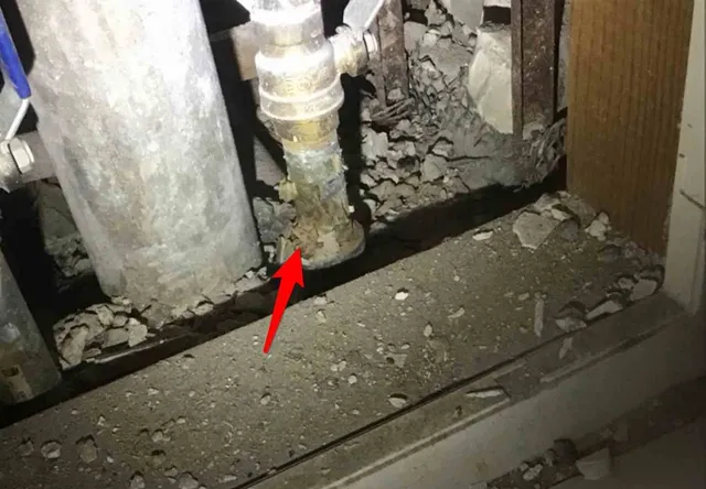 Corroded galvanized pipe fittings: photo 2 from a Chicago inspection report