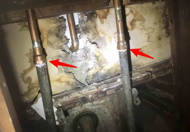 New copper tied into old galvanized without the right fitting: photo 1 from a Chicago inspection report