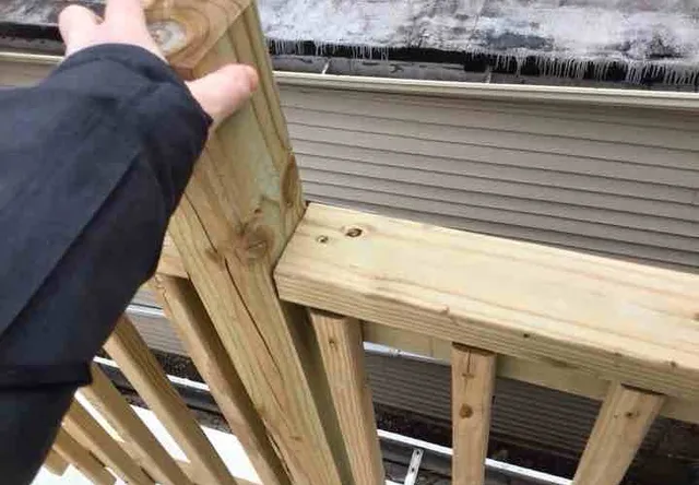 Loose guardrails on the roof deck: photo 1 from a Chicago inspection report