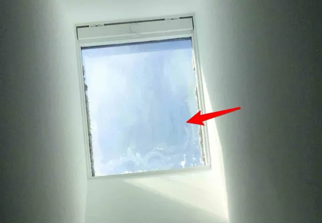 Fogged skylight: the seal has failed: photo 1 from a Chicago inspection report