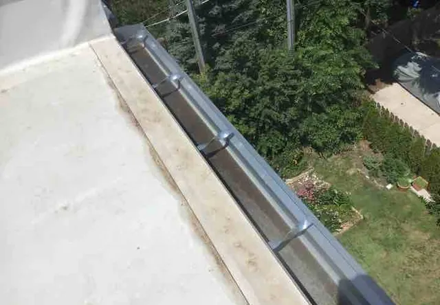 Gutter sloped wrong, holding water: photo 1 from a Chicago inspection report